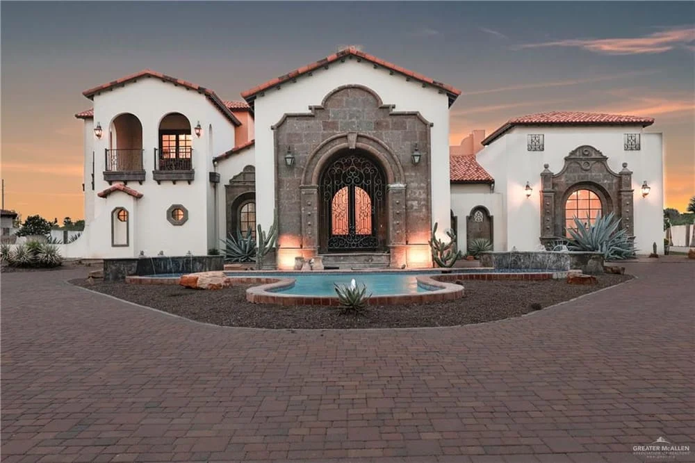 Luxury real estate agent in McAllen