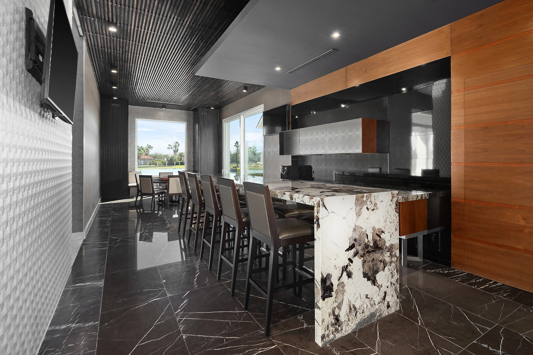 Luxury real estate agent in McAllen